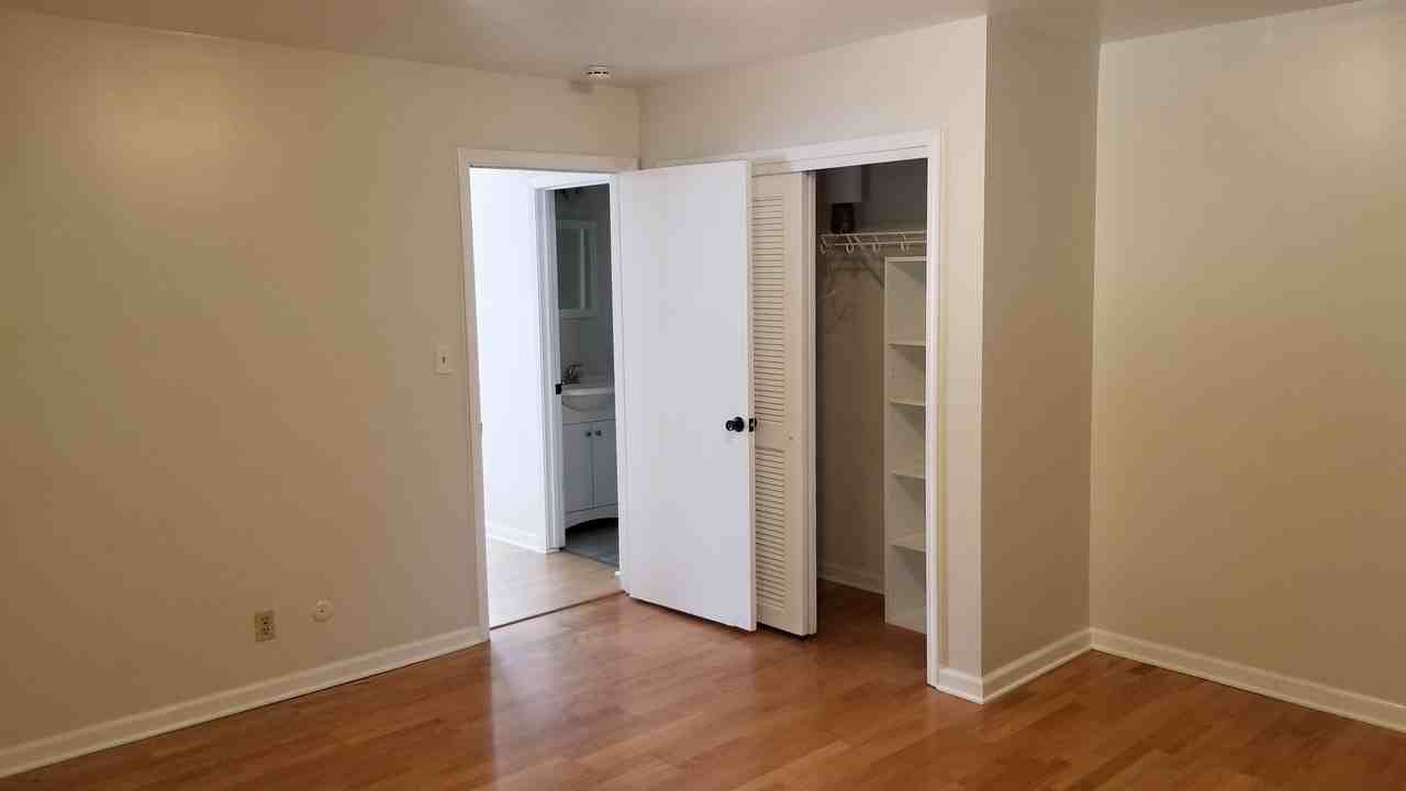 1124 W 6th St - Photo 6 of 24