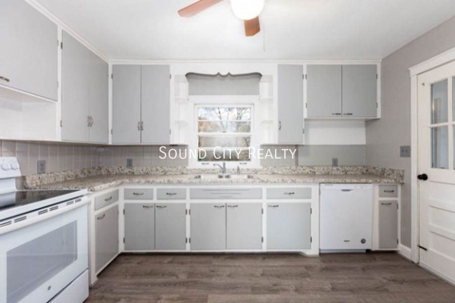 349 Wimpole Dr - Photo 4 of 27