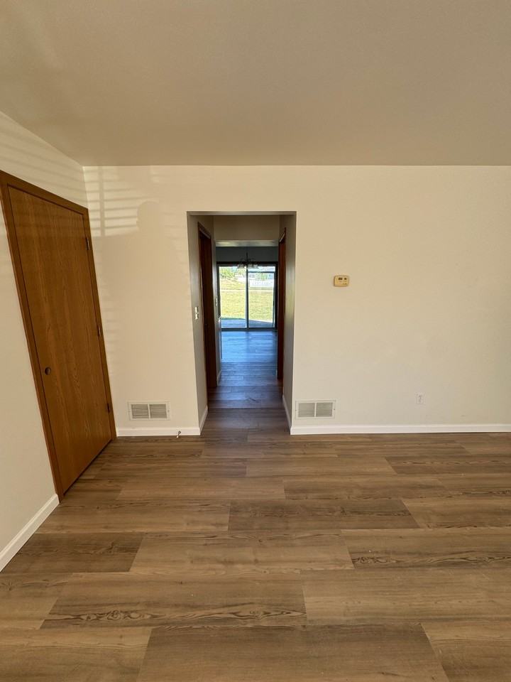 825 Navajo Trl - Photo 3 of 16