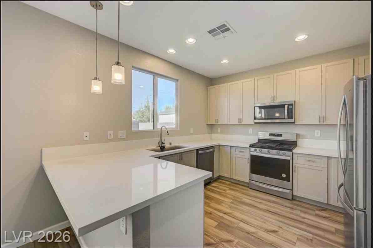 1014 Solemn Cactus Ave - Photo 3 of 19