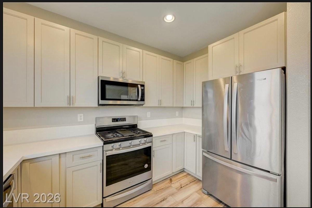 1014 Solemn Cactus Ave - Photo 5 of 19