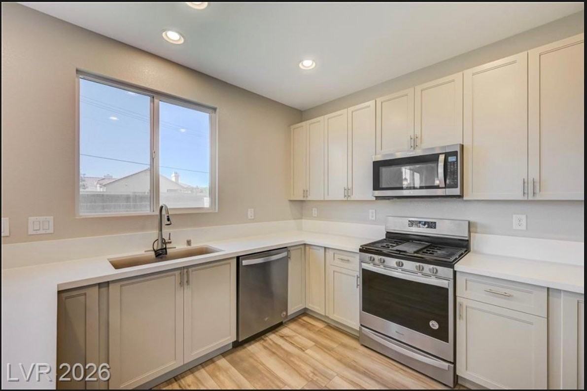 1014 Solemn Cactus Ave - Photo 6 of 19