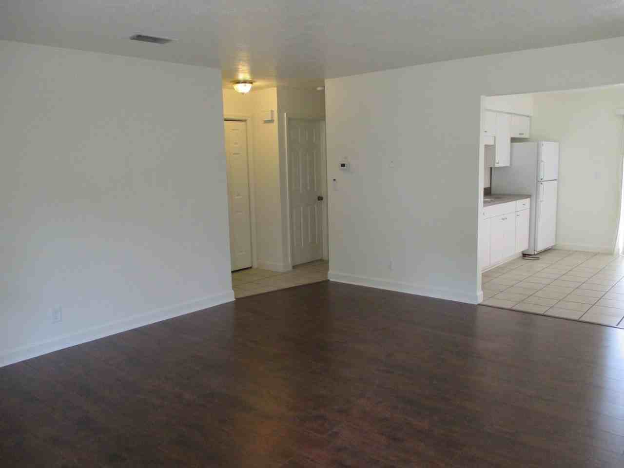 355 Ne Crystal St #C - Photo 3 of 5