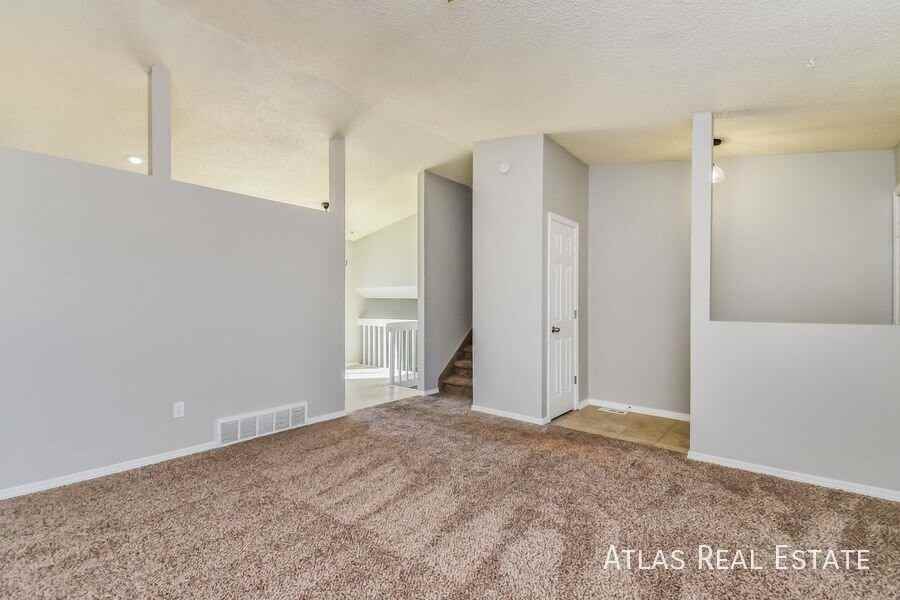 8165 Freemantle Dr - Photo 3 of 21