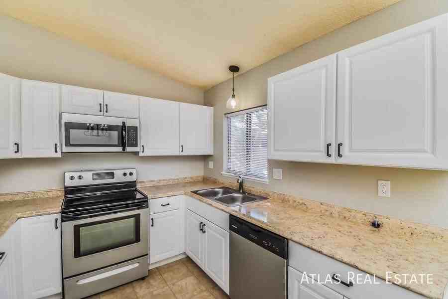 8165 Freemantle Dr - Photo 7 of 21