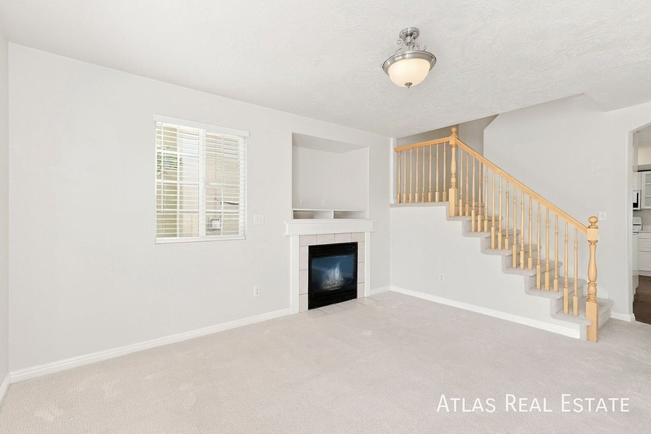 429 E Park Oak Pl - Photo 3 of 20