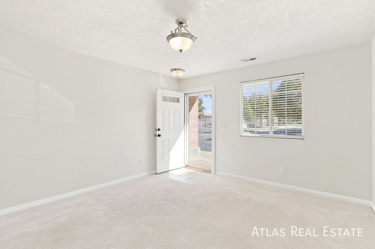 429 E Park Oak Pl - Photo 4 of 20