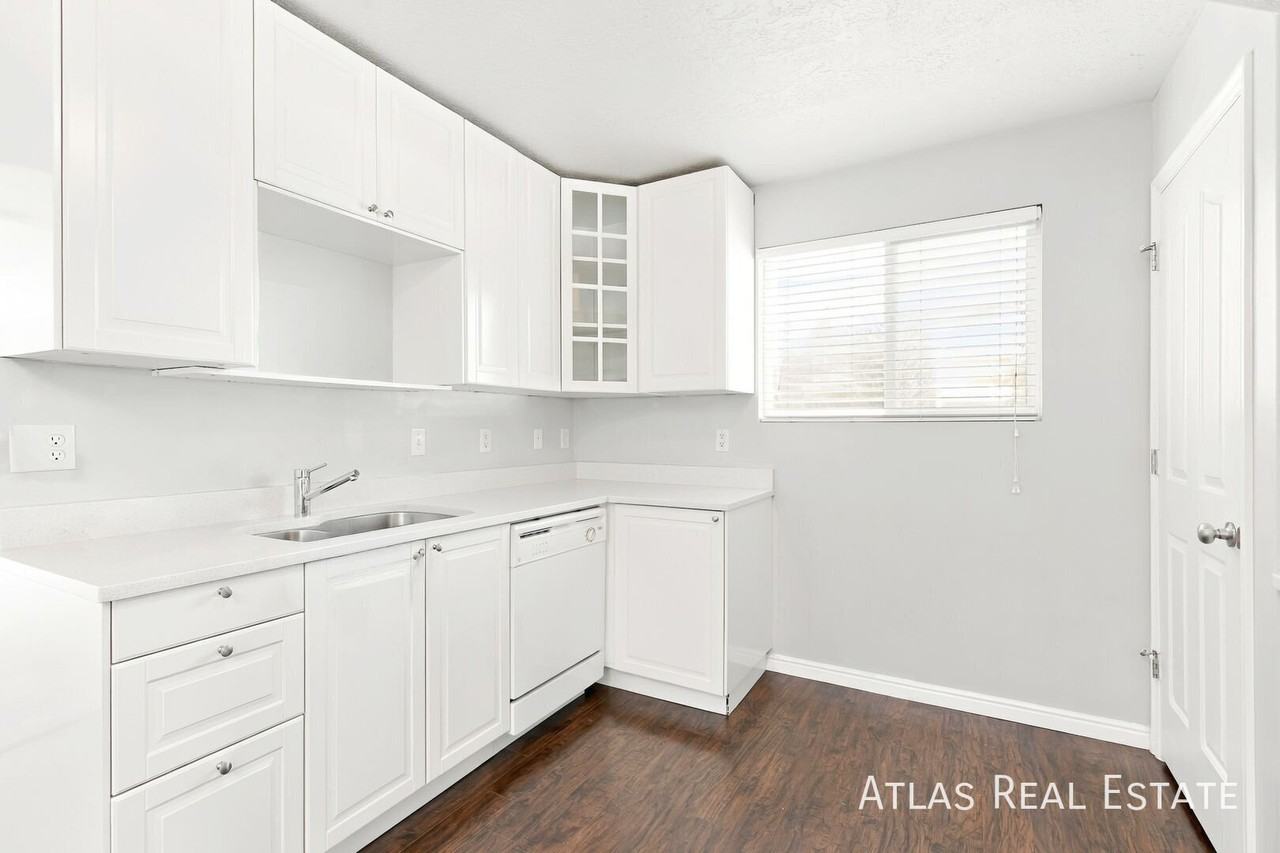 429 E Park Oak Pl - Photo 5 of 20
