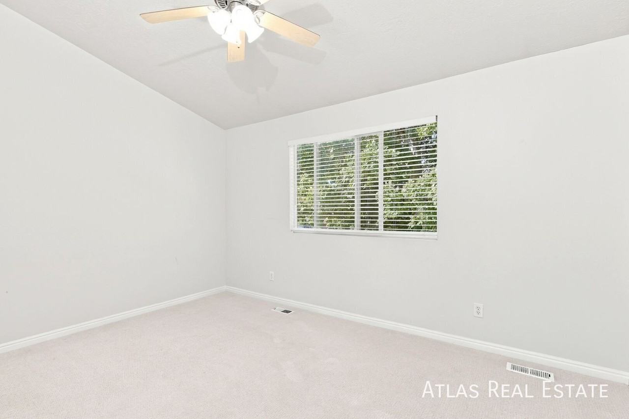 429 E Park Oak Pl - Photo 7 of 20