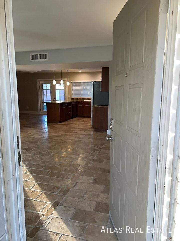 11223 N 50th Ave - Photo 4 of 27