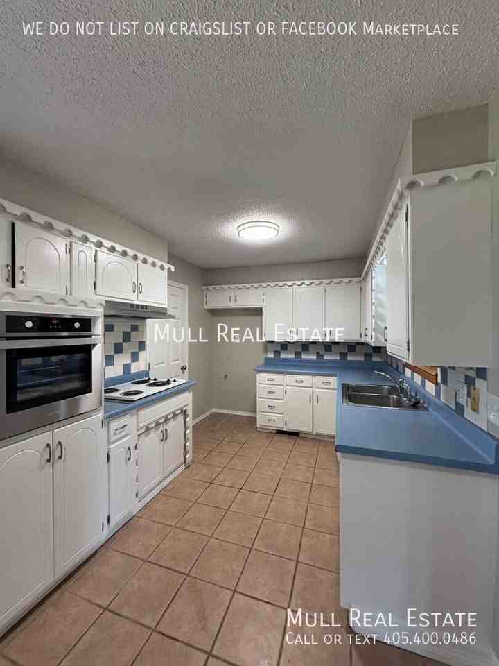 8224 Nw 32nd St - Photo 3 of 21