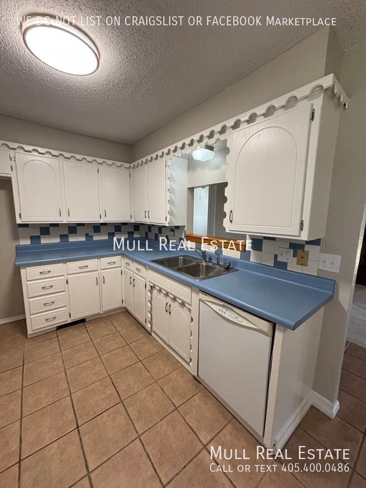 8224 Nw 32nd St - Photo 4 of 21