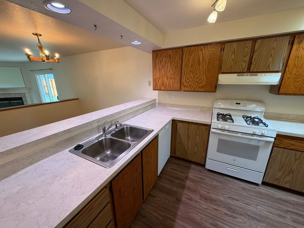 1202 35th St - Photo 7 of 22