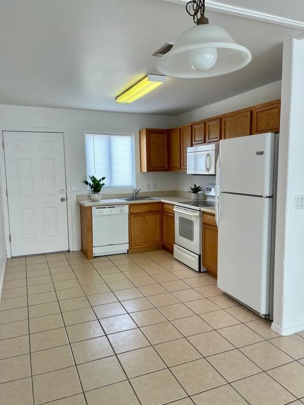 3940 N Kioha Dr #1