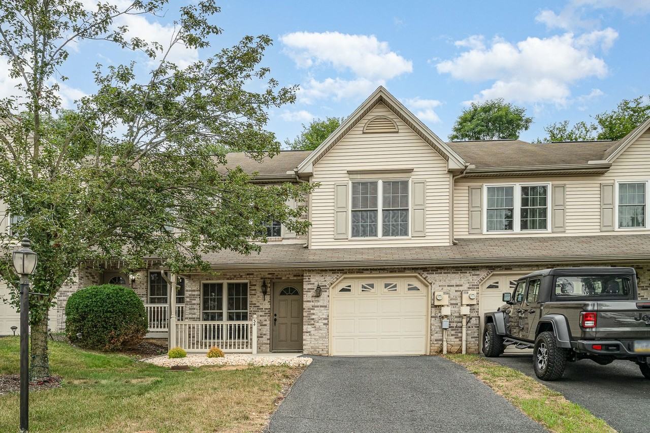 34 Ashburg Dr - Photo 2 of 39