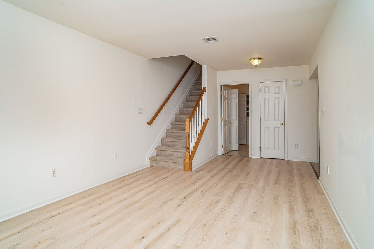34 Ashburg Dr - Photo 5 of 39