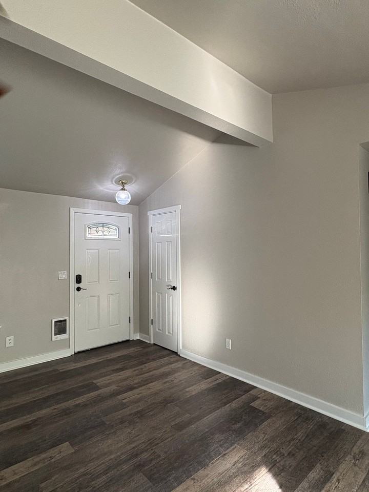 3313 Nw 128th St - Photo 3 of 32