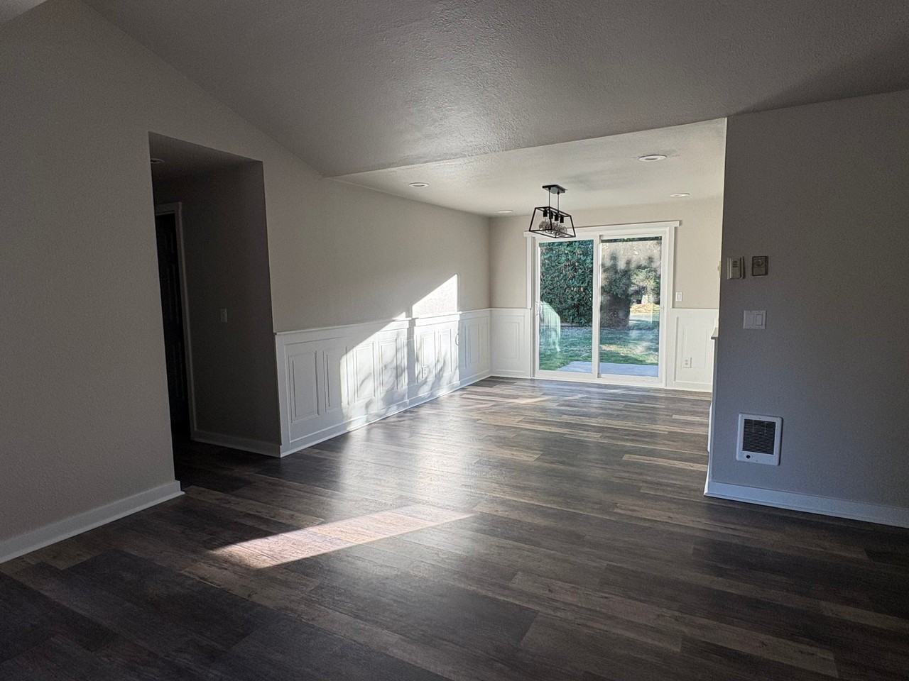 3313 Nw 128th St - Photo 4 of 32