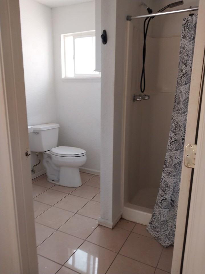 320 S Broadway - Photo 2 of 5