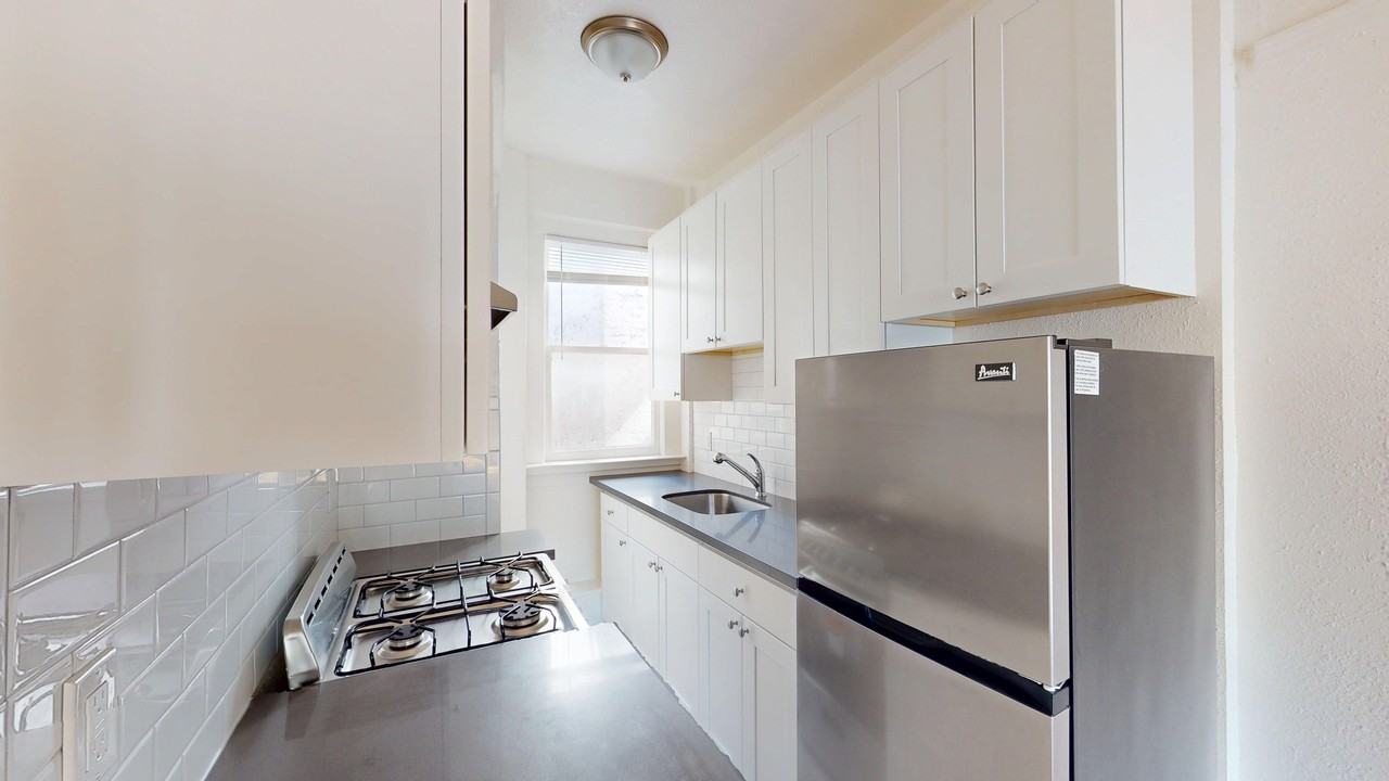 331 Hyde St #10 - Photo 4 of 9