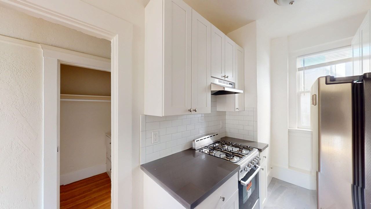 331 Hyde St #10 - Photo 5 of 9