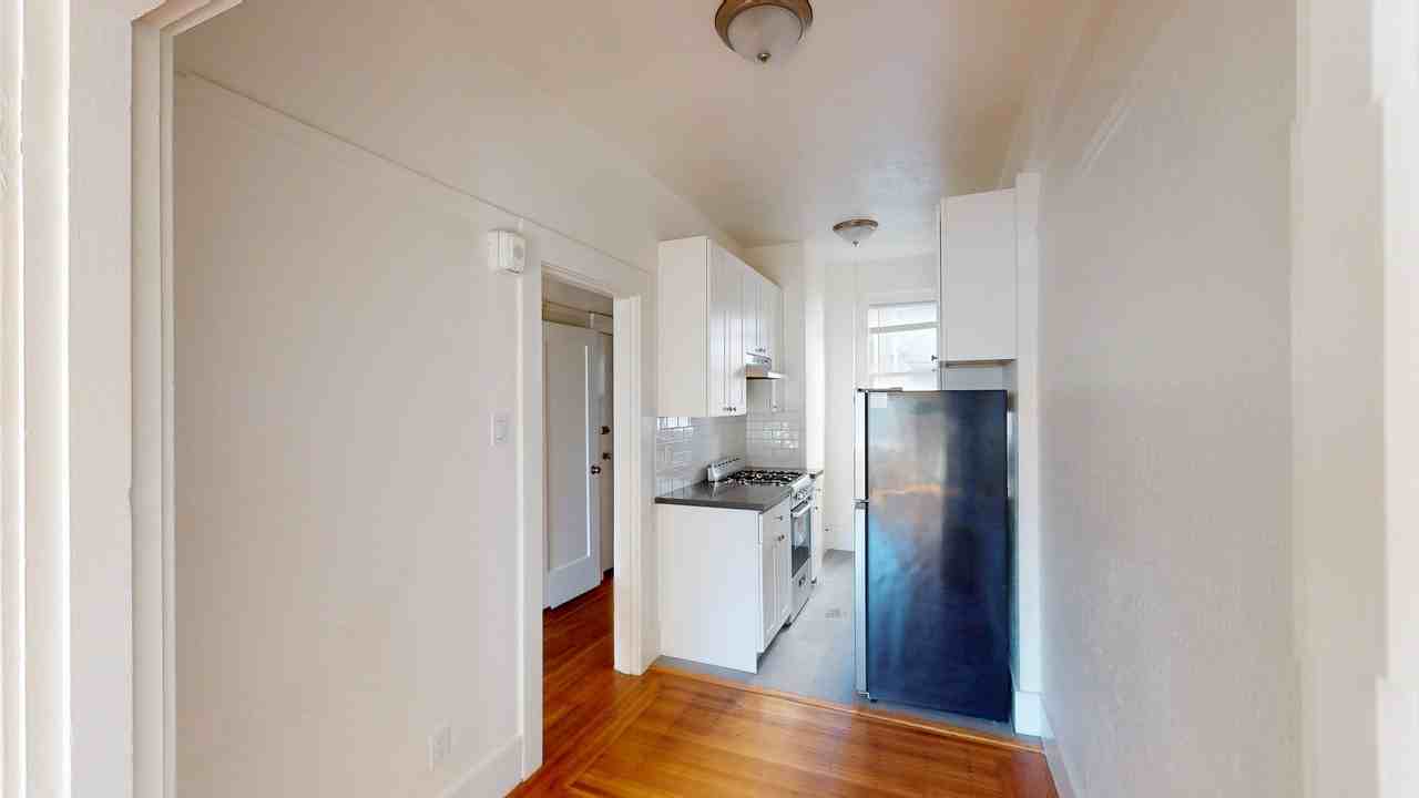 331 Hyde St #10 - Photo 6 of 9