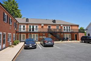 featured image of 2114 Ivy Rd #10