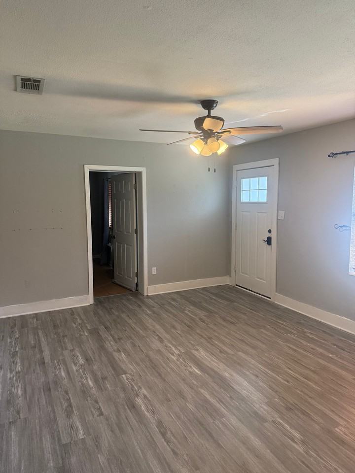 400 Davenport Ave - Photo 4 of 13