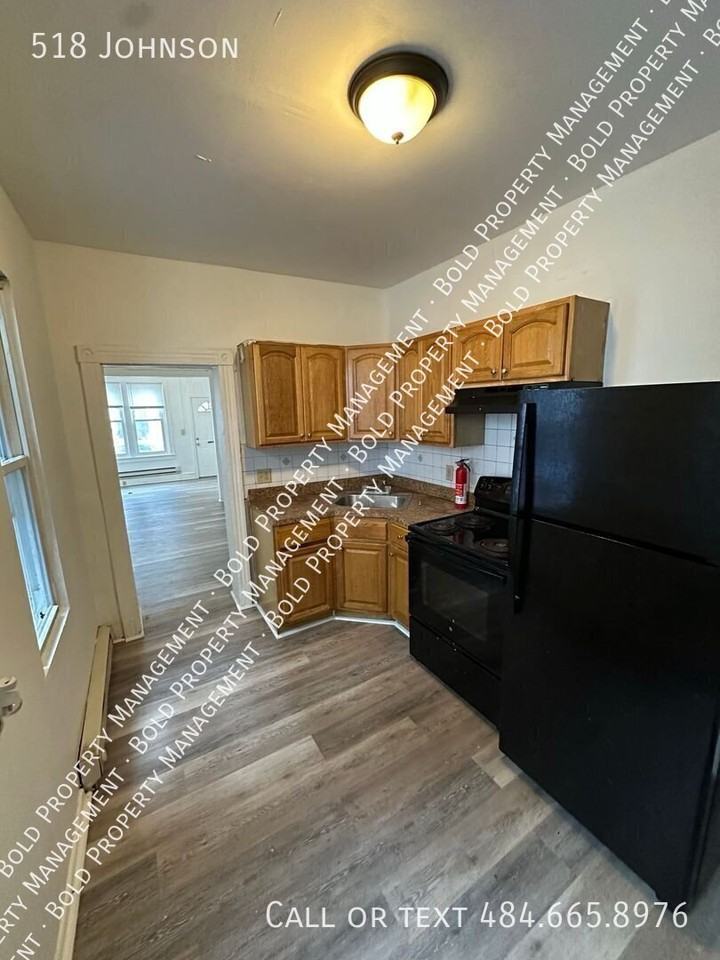 518 Johnson St - Photo 3 of 9