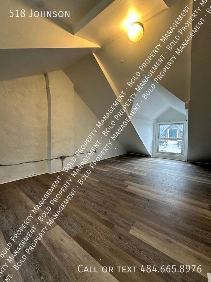 518 Johnson St - Photo 4 of 9