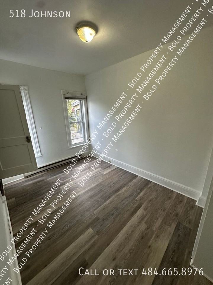 518 Johnson St - Photo 5 of 9