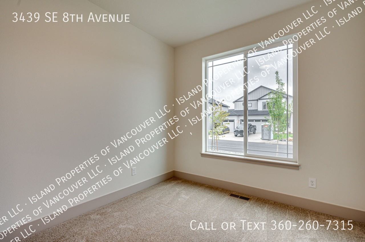 3439 Se 8th Ave - Photo 4 of 34