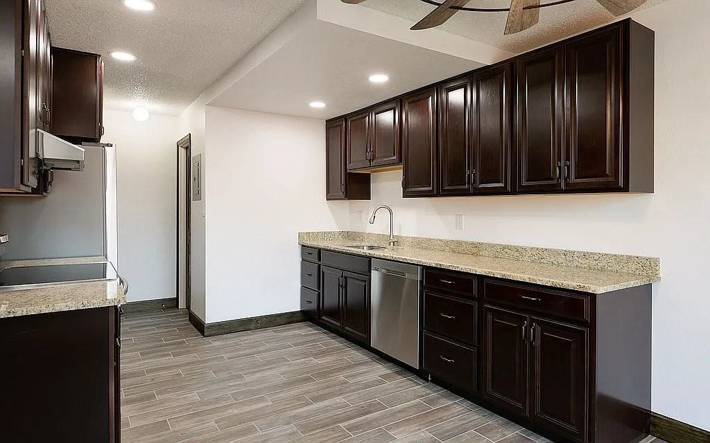 1250 Firefly Cir - Photo 2 of 18
