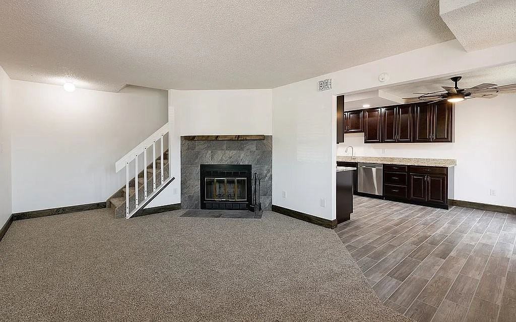 1250 Firefly Cir - Photo 3 of 18