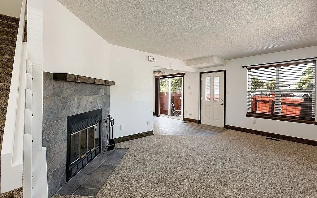 1250 Firefly Cir - Photo 4 of 18
