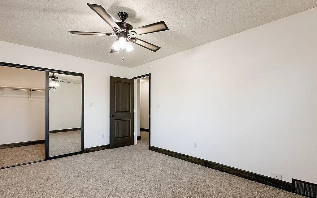 1250 Firefly Cir - Photo 5 of 18