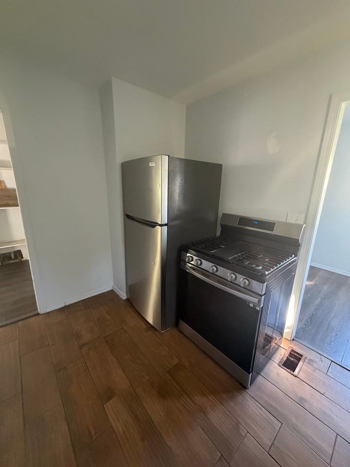 1193 Geers Ave - Photo 6 of 12