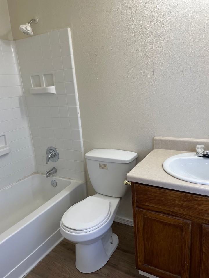 808 Henderson Blvd - Photo 5 of 14