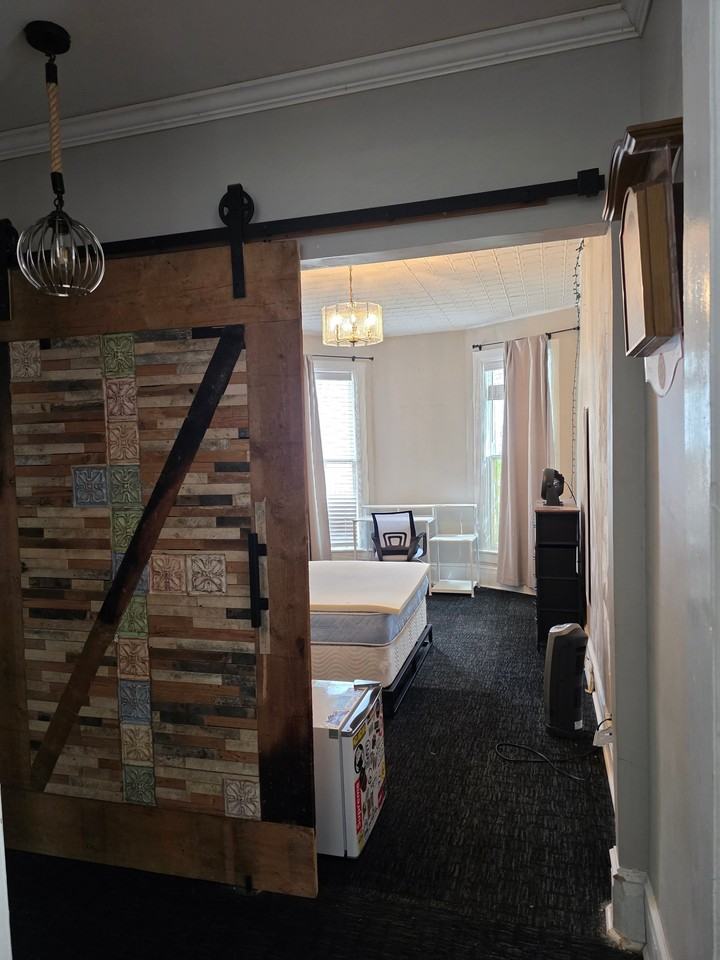 136 W 7th St - Photo 5 of 13