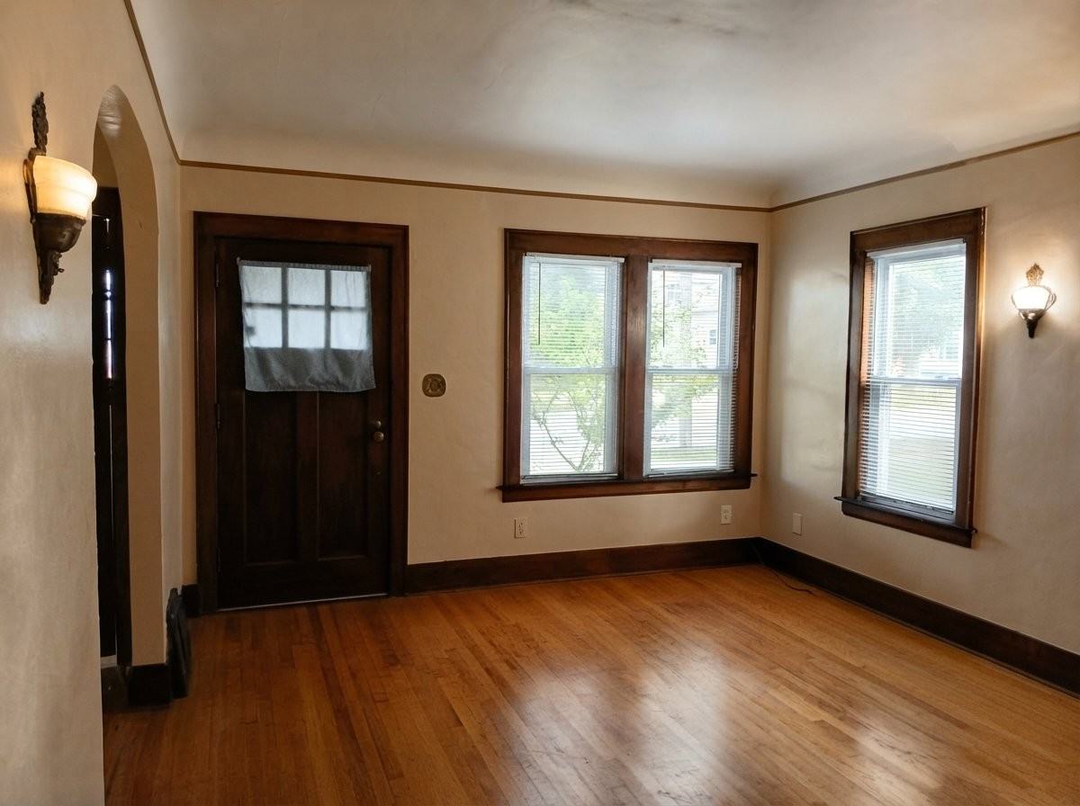 1725 Bay St - Photo 2 of 2