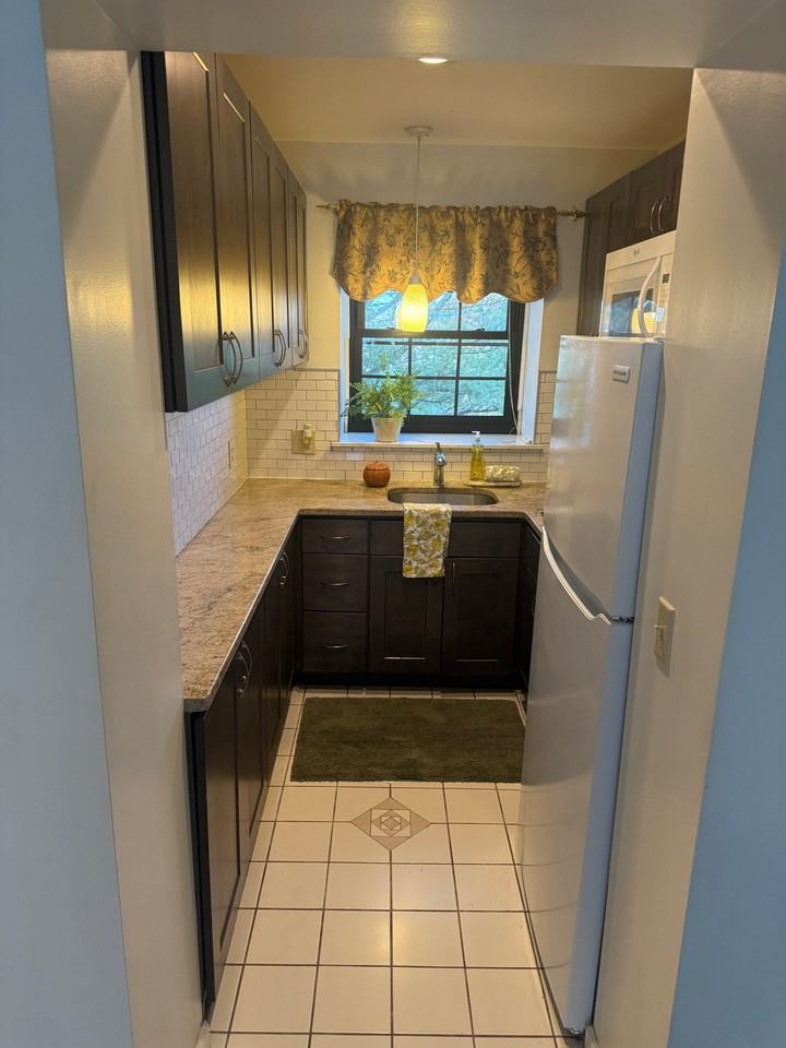 240 Harris St #11 - Photo 3 of 16