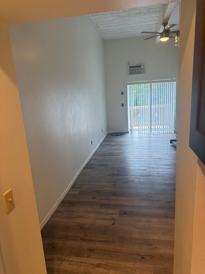 240 Harris St #11 - Photo 4 of 16