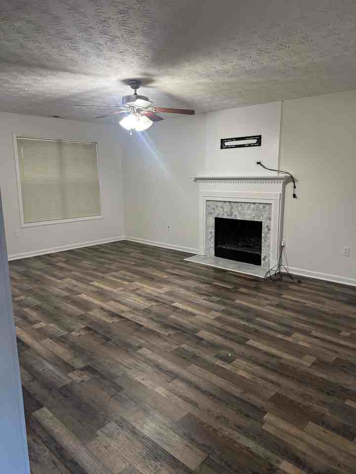 35 Blue Jay Dr - Photo 2 of 16