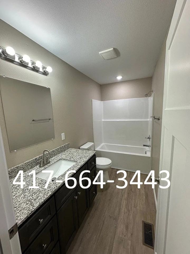 150 Lee St #B - Photo 6 of 9