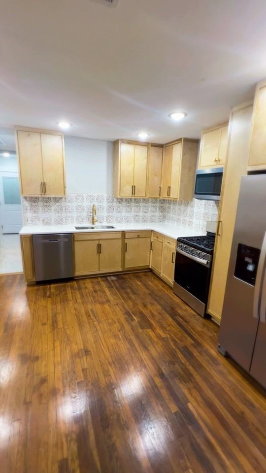 2404 Queen St - Photo 2 of 18