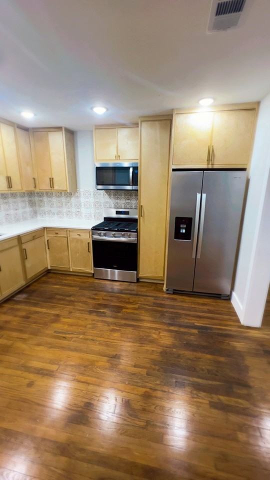2404 Queen St - Photo 3 of 18