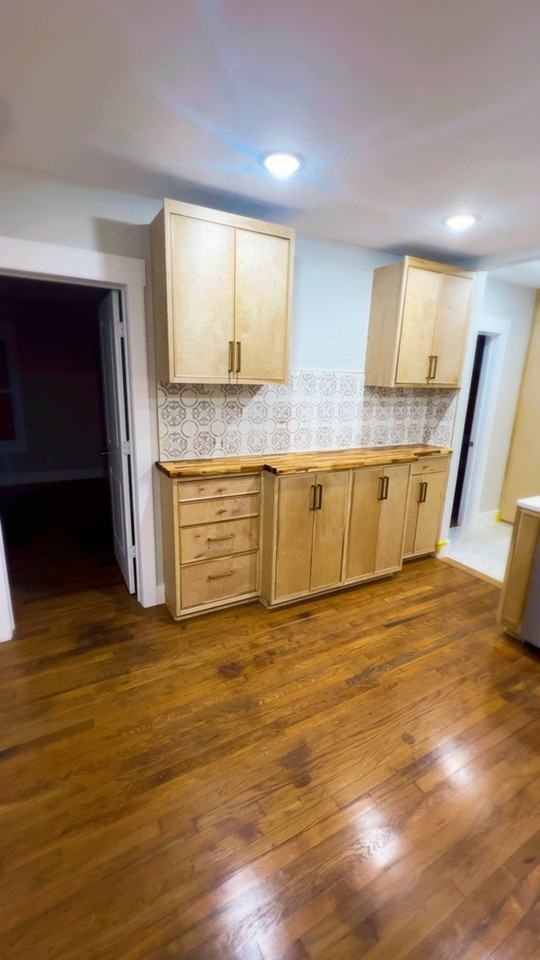 2404 Queen St - Photo 4 of 18