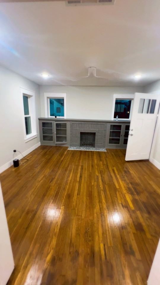 2404 Queen St - Photo 6 of 18