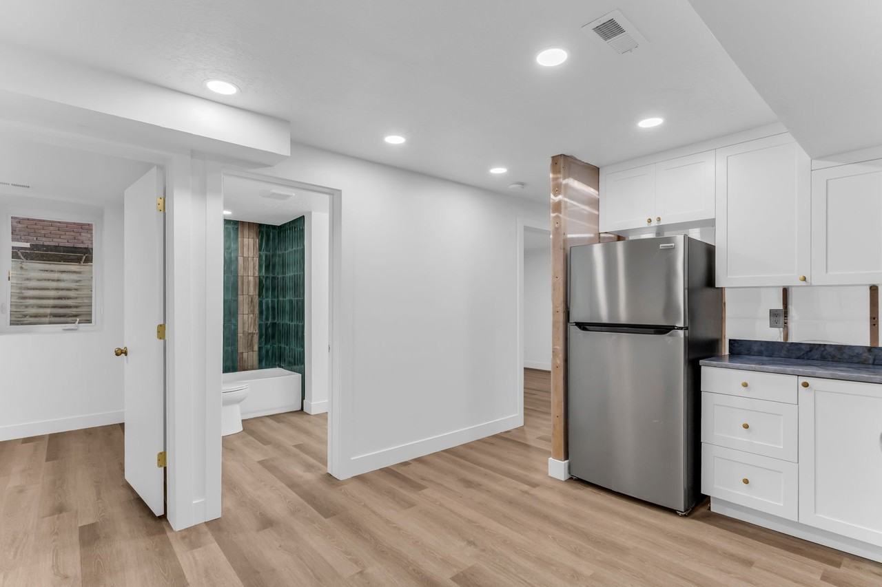166 E Kelsey Ave - Photo 3 of 20