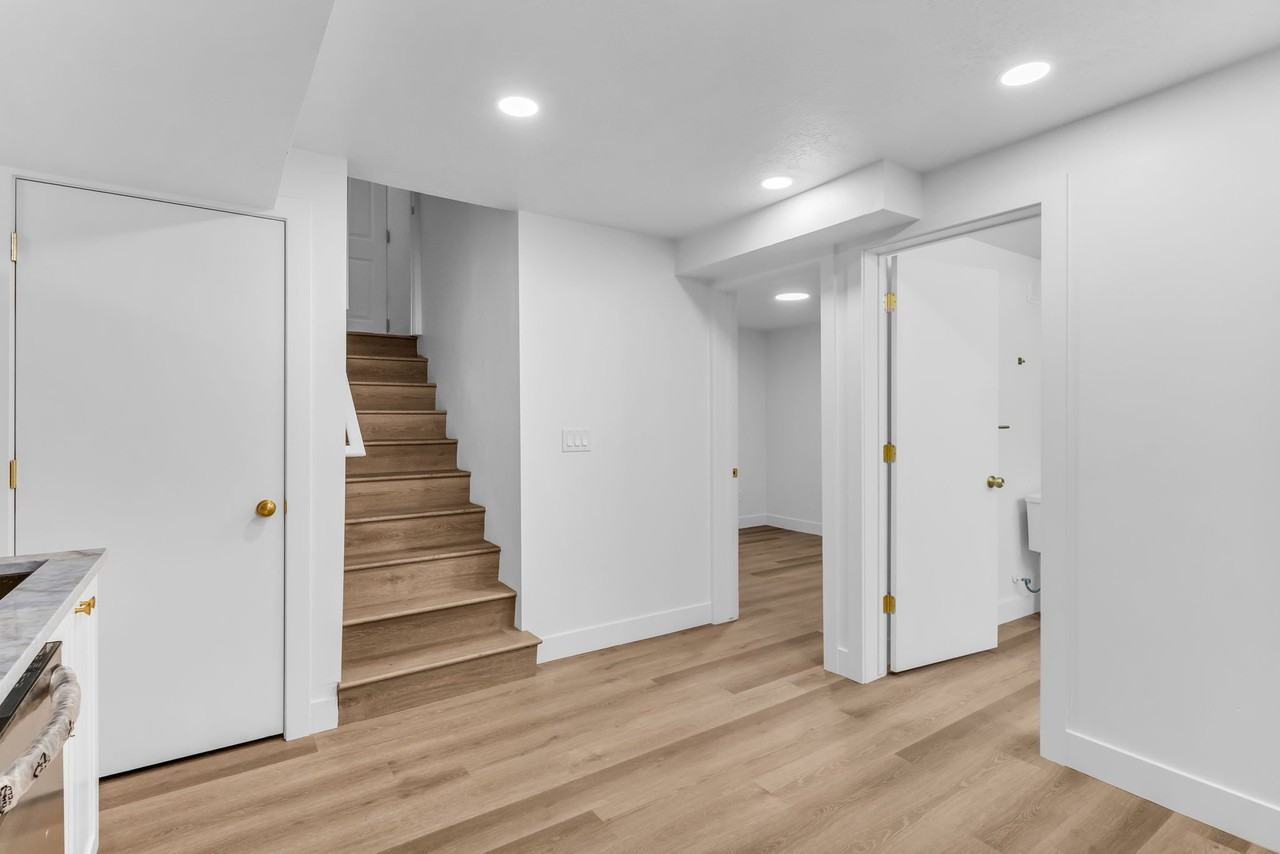 166 E Kelsey Ave - Photo 4 of 20